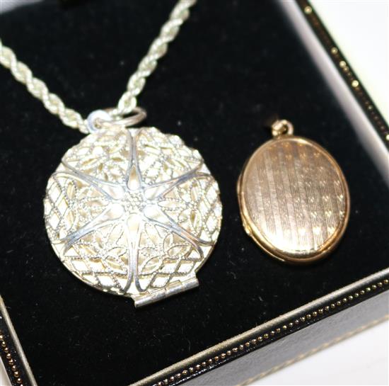 A silver locket & 1 gold locket